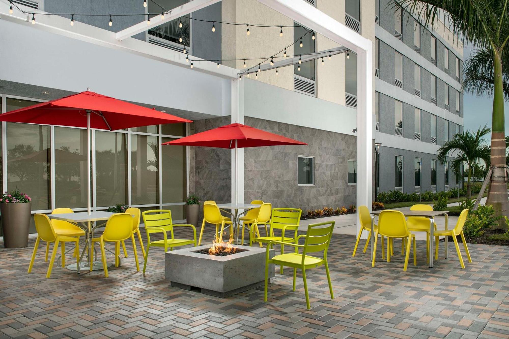 Home2 Suites By Hilton Fort Myers Airport Εξωτερικό φωτογραφία